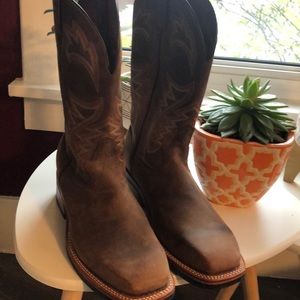 RoadWolf men’s 9 1/2 leather boots.